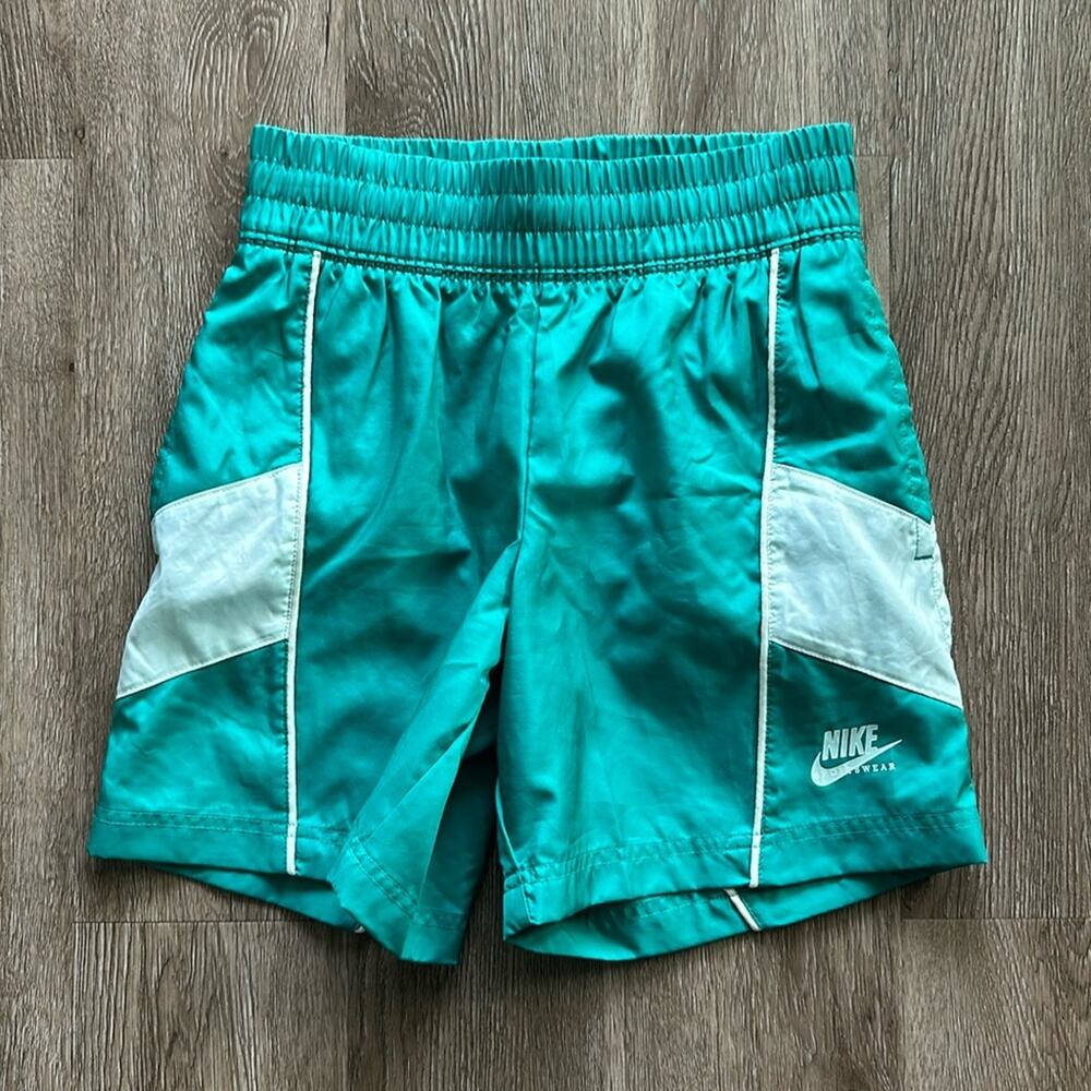 Nike  Sportswear Heritage Woven Shorts‎ Green & White Size Large